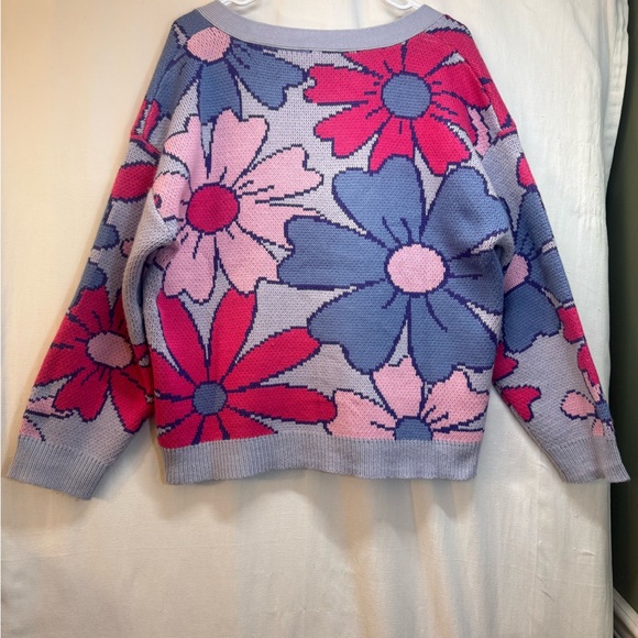 Retro inspired Bailey Rose Women's Sweater - Picture 3 of 4